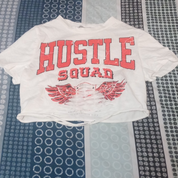 Cute distressed crop top - Picture 3 of 3